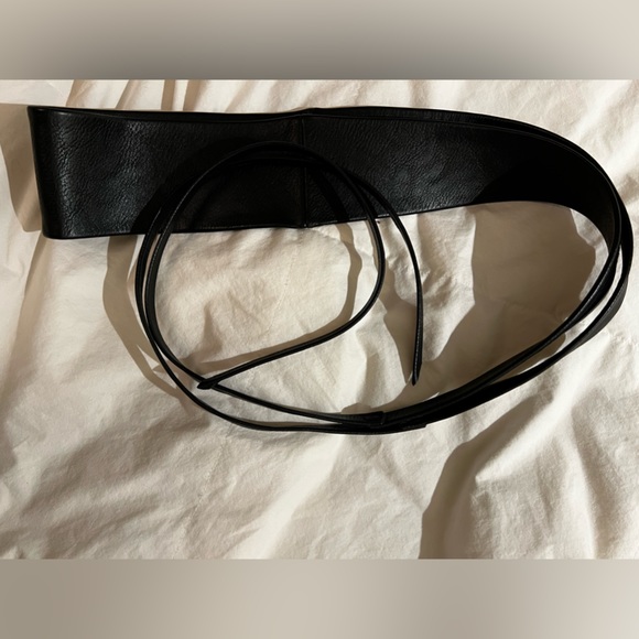 LeChateau faux leather wrap belt - Picture 4 of 6